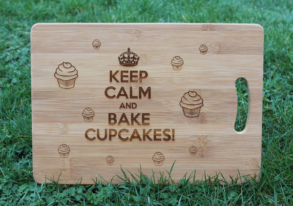 "KEEP CALM and BAKE CUPCAKES" Chopping Board